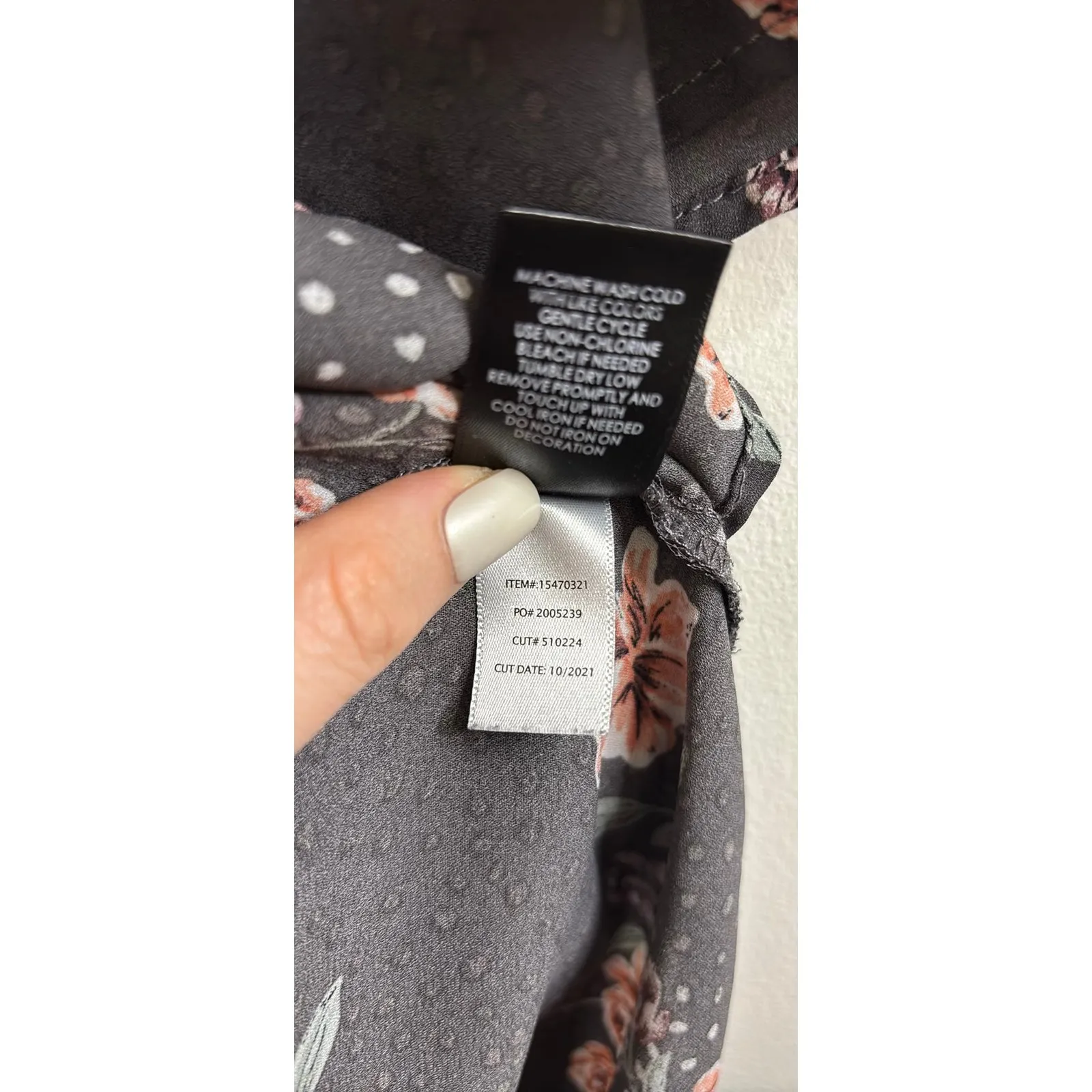 Torrid Blouse Women 2X Gray Pink Floral Dot Chiffon Pintuck Flutter Short Sleeve - Image 5