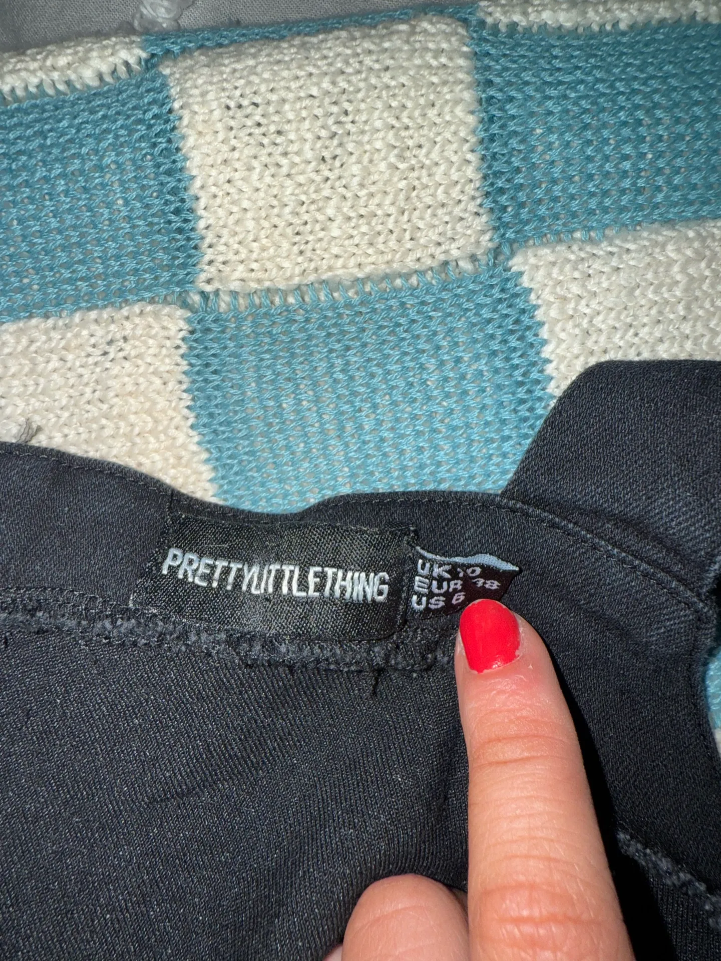 Pretty Little Thing Black Denim Dress Mini - Image 3