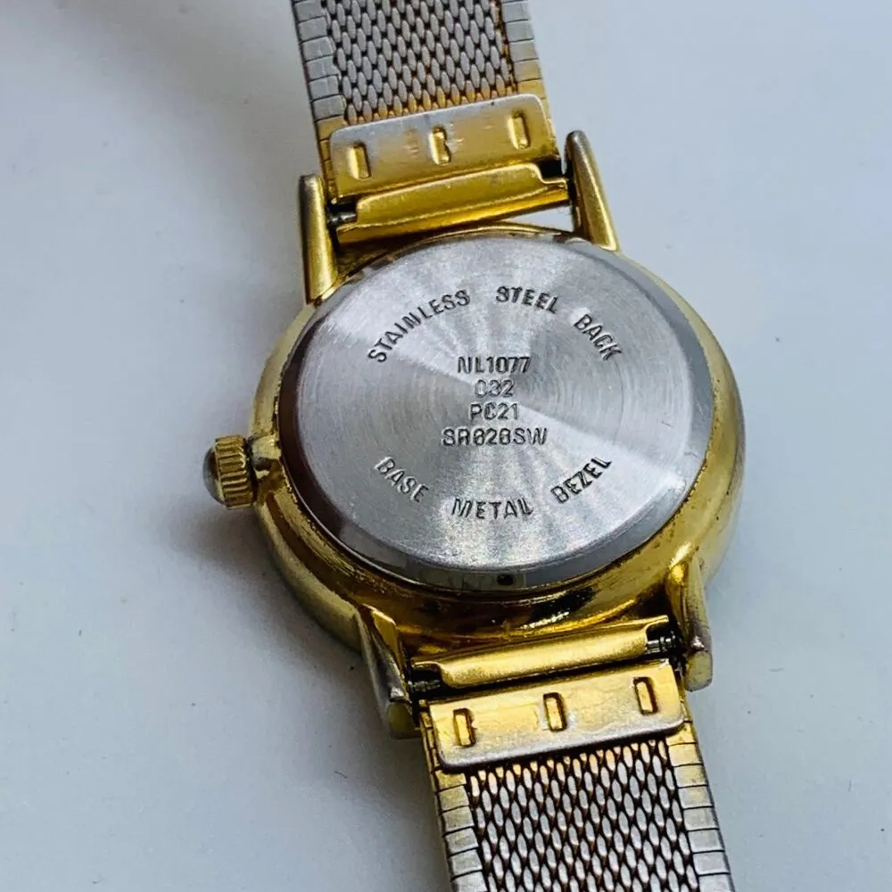 Vintage Northern Lights mother of pearl bezel ladies wrist watch 23mm w/battery - Image 5