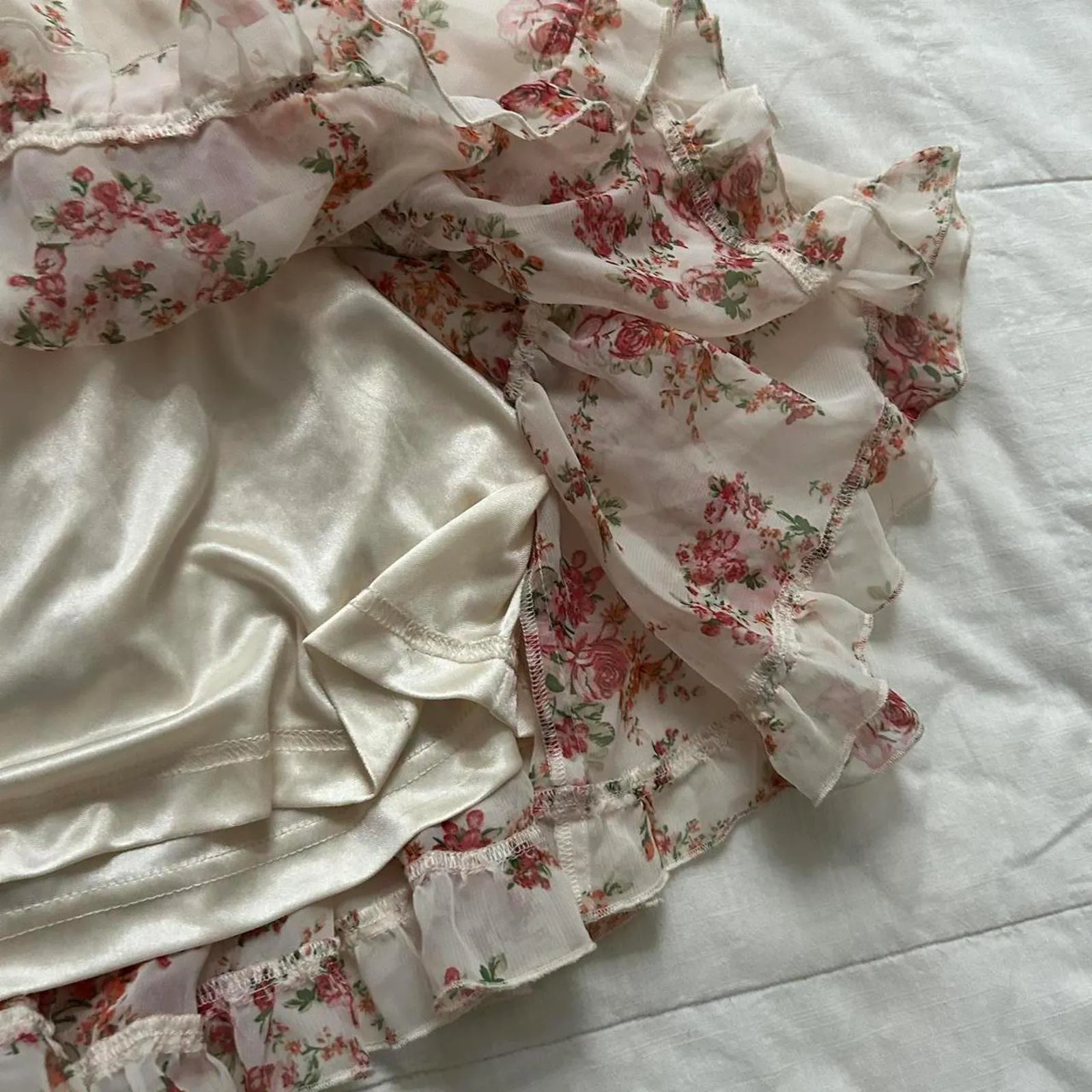 Olive Des Olive Japanese brand pale pink floral print mini ruffled skirt Size M - Image 5