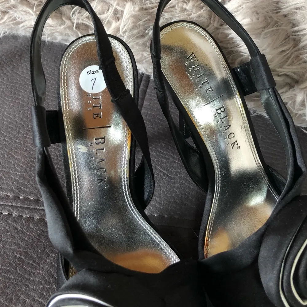 WHITE HOUSE BLACK MARKET Black Heeled Sandals S7 - Image 9