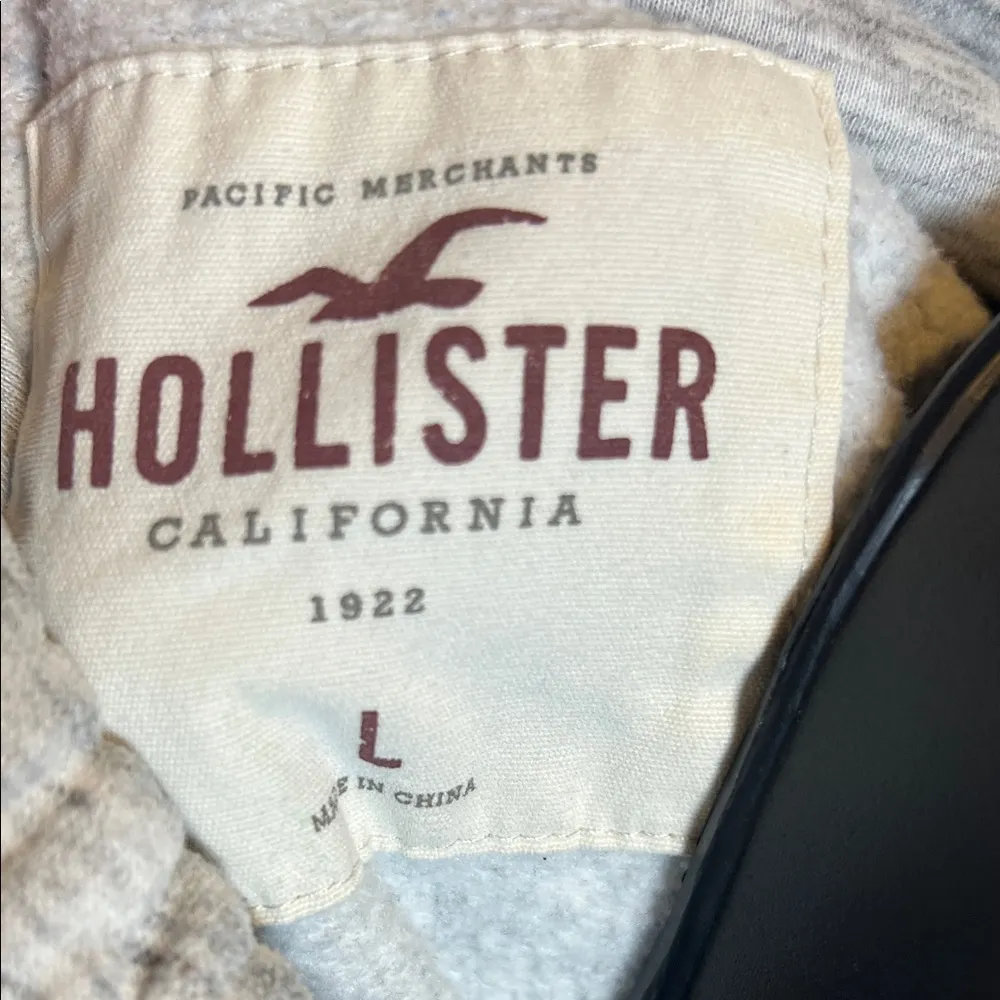 Hollister Light Gray Hoodie with Black Lettering A476 - Image 2