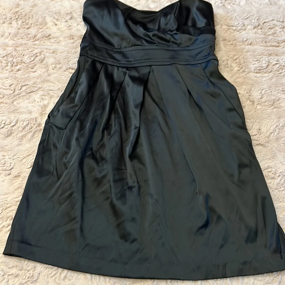 Black strapless juniors size 9 dress with front pockets and bow in back - Image 2