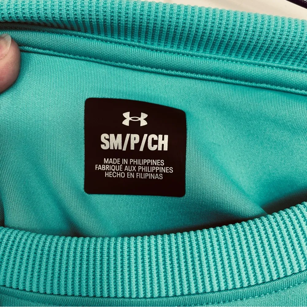 Under Armour Cropped running top NWT - Image 4