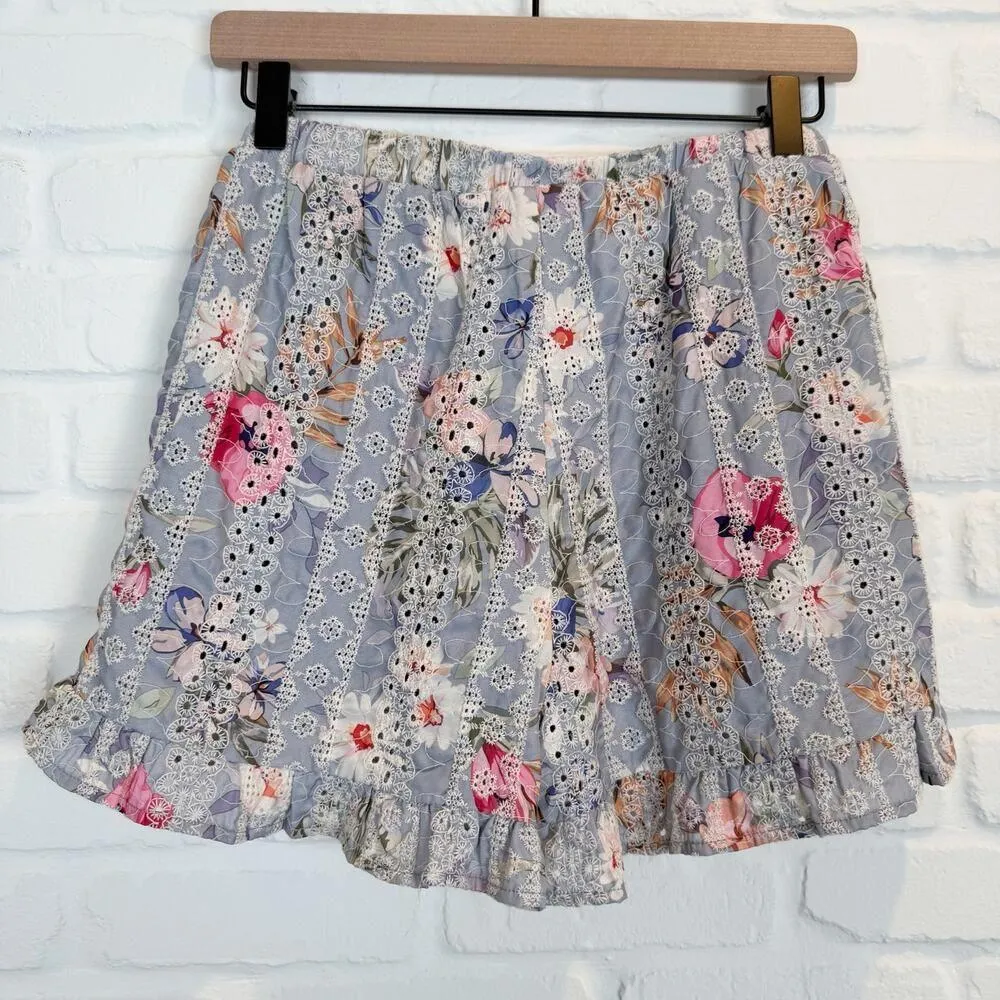 Dance & Marvel Blue Floral Pull-On Shorts Eyelet Lace Ruffle Trim Pockets Small - Image 2