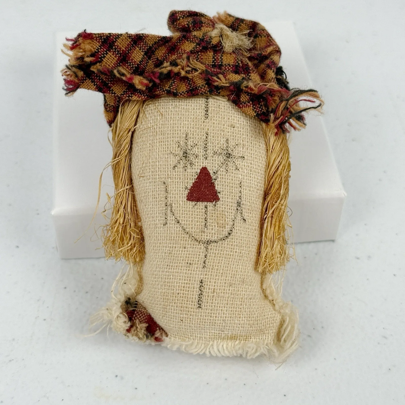 Handmade Primitive Scarecrow Pin – Rustic Fall Fabric Doll Brooch Country - Image 3