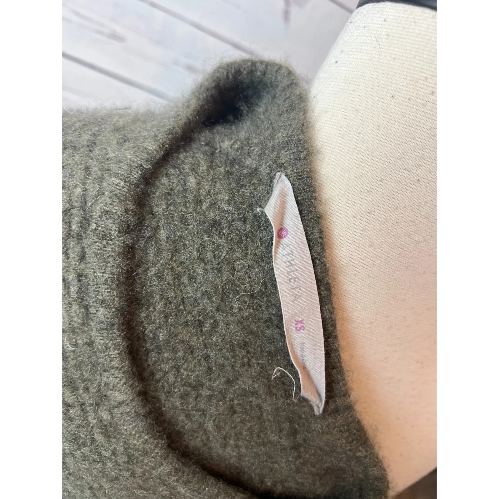 Athleta Lodge Cashmere Blend Textured Knit Pullover Sweater XS Extra Small Green - Image 2