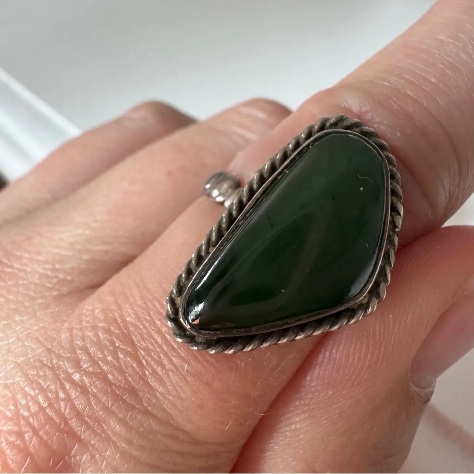 Vintage Green Jade Sterling Silver Southwestern Style Ring Womens 7.5 Estate - Image 6