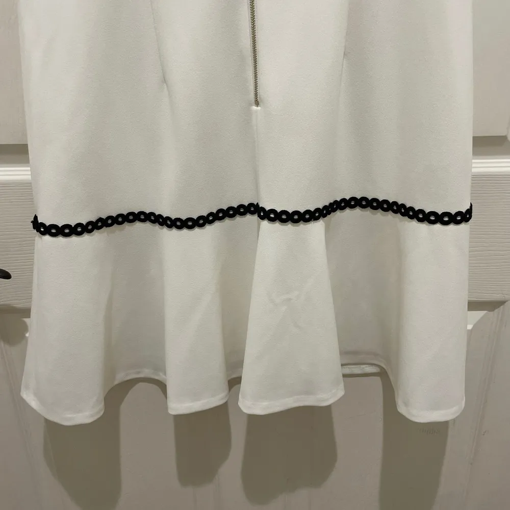 Calvin Klein White & Black Sleeveless V-Neck Shift Mini Dress - Image 4