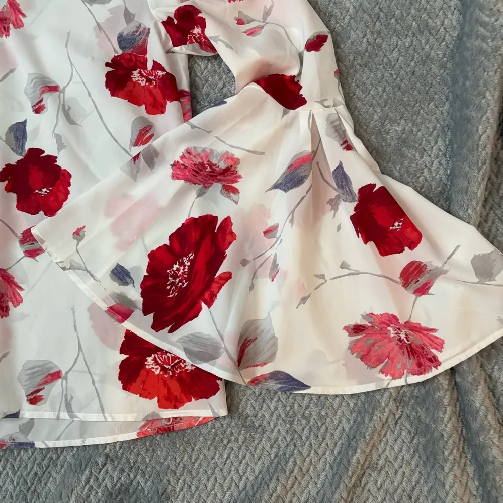 Banana republic xs white bell sleeve 3/4 floral print top - Image 13