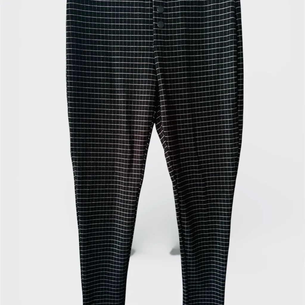 Blu Pepper M Black & White Plaid High-Rise Button Front Ankle Pants - Image 3