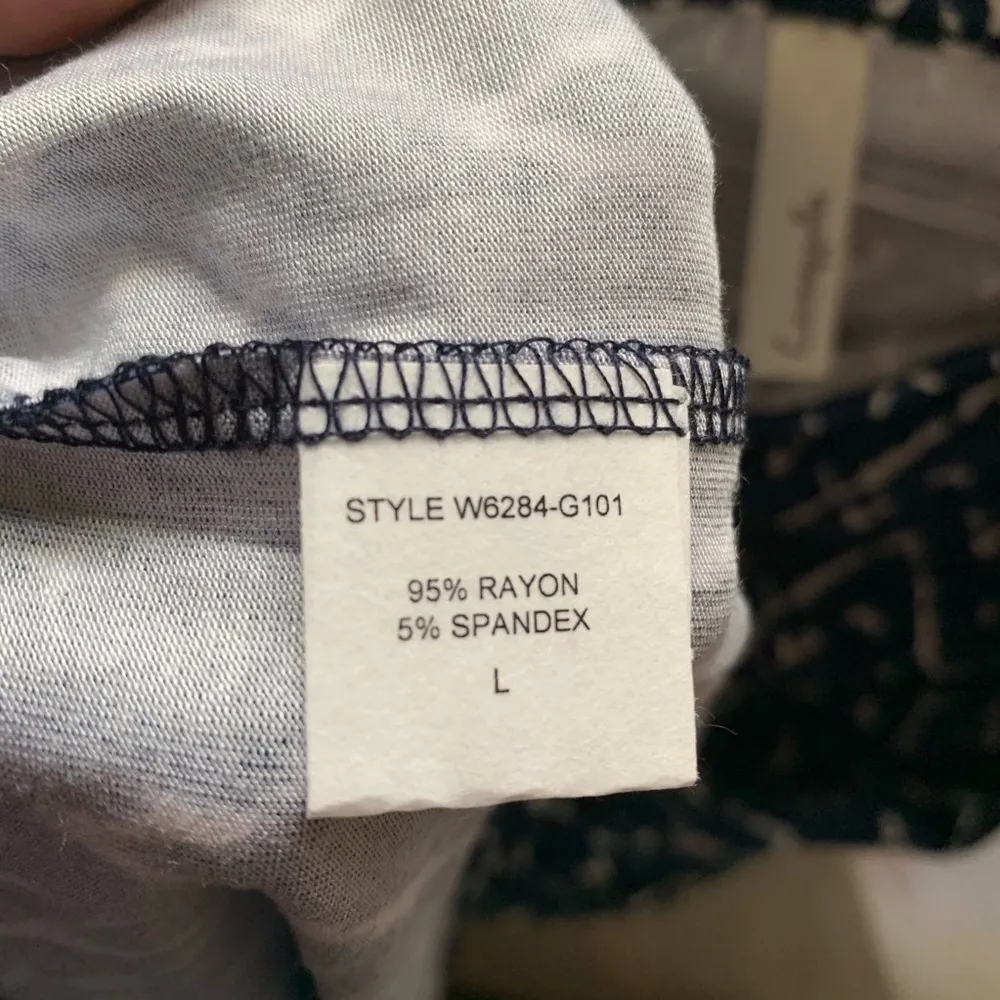 Loveappella Draped front printed dress. Size large - Image 5