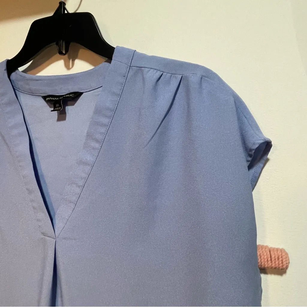 Banana Republic Blouse Elegant Blue Women's M Top Cap Sleeve Pleated V Neck - Image 3
