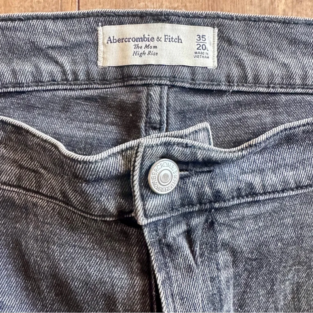 Abercrombie & Fitch High Rise Mom Jean Black Wash Size 35 - Image 4