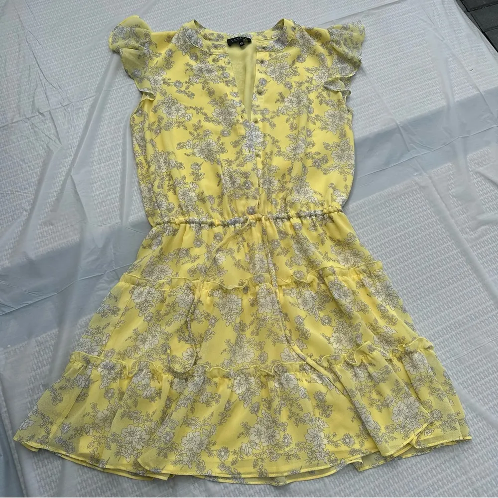 1.State yellow and white floral tiered sleeveless mini dress Sz XS - Image 2