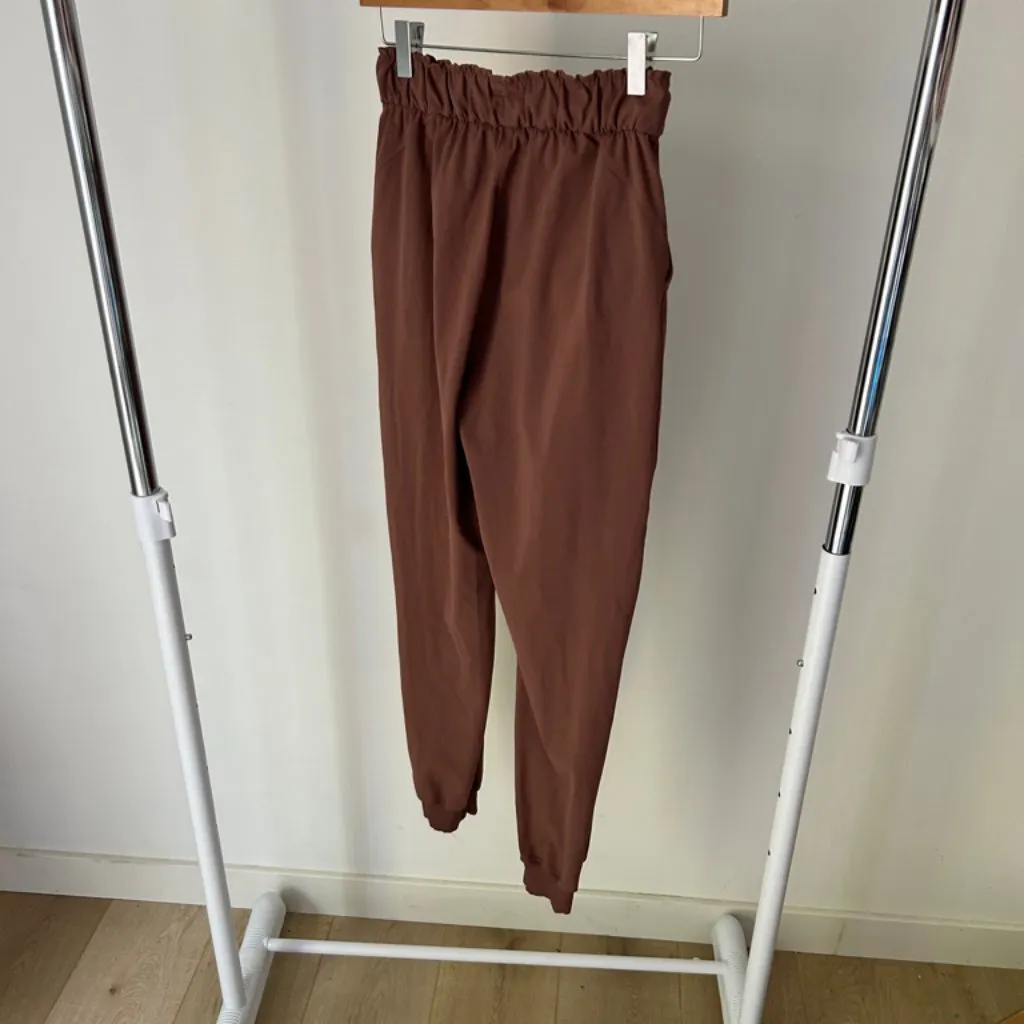 NWOT Lululemon‎ Light Weight Pants Size 2 - Image 7