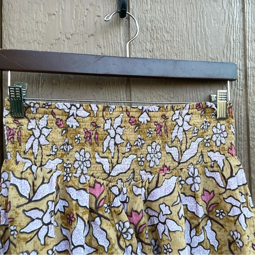 Aerie Womens Shorts Beige Tan Pink Floral Smocked Waist Flowy Size Medium - Image 4