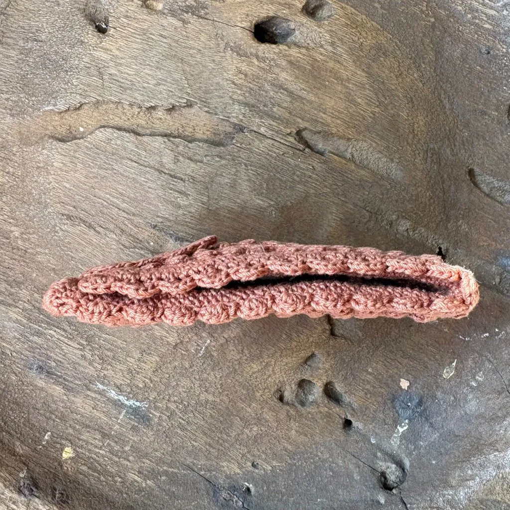 Vintage handmade crocheted bifold terra-cotta women's wallet 5 x 3.5 inches - Image 5