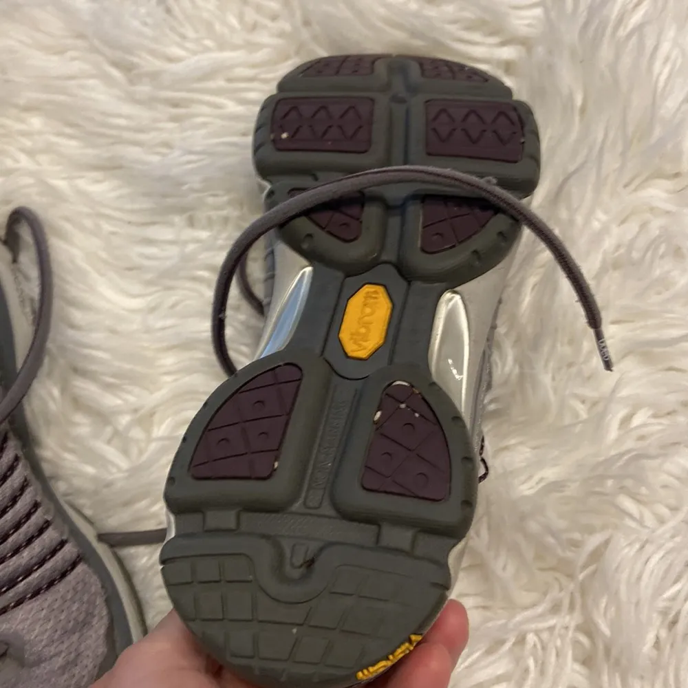 ABEO PRO Women’s Sneakers size 7M good condition color purple and gray - Image 9