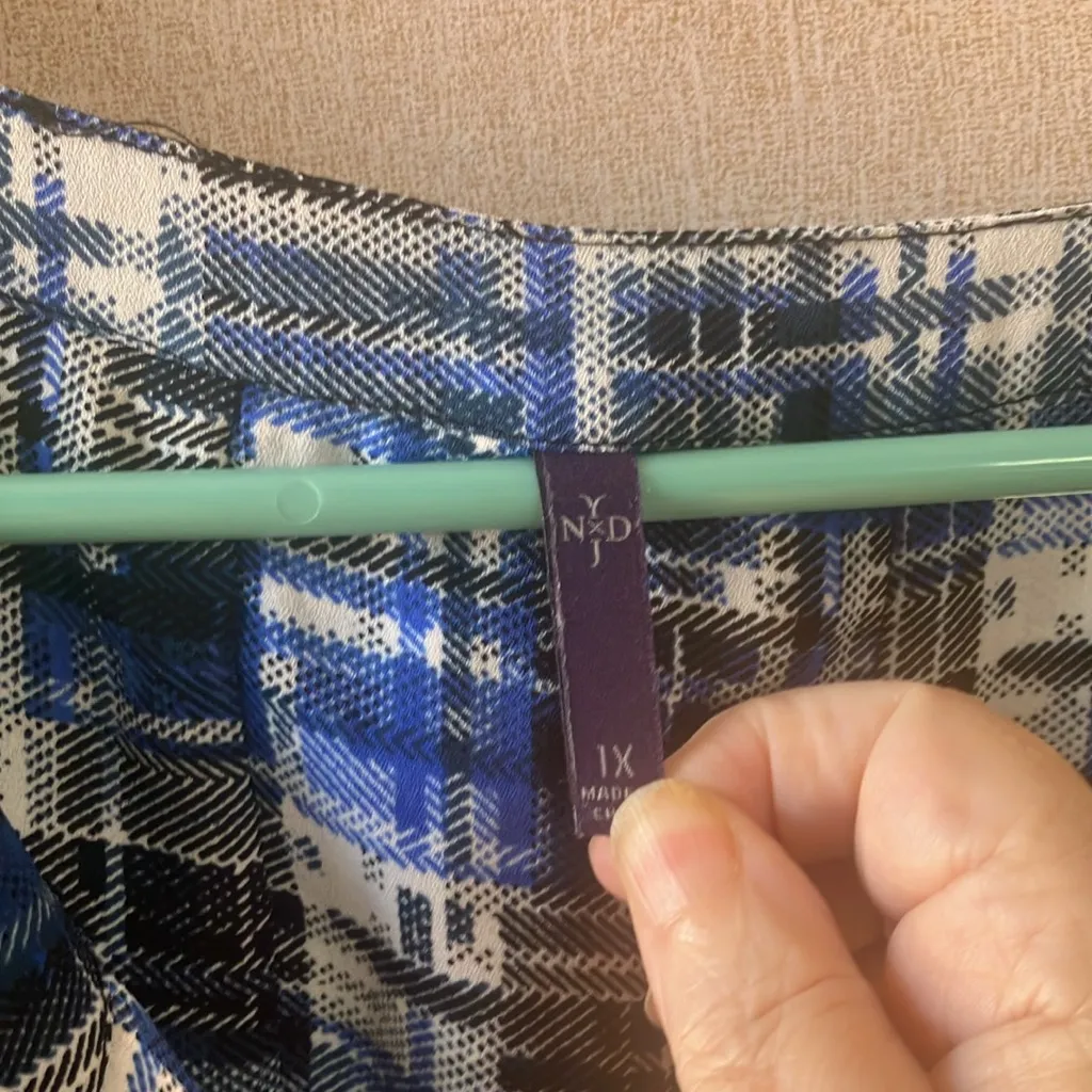 NYDJ FINAL MARKDOWN  Blue and White Plaid Blouse 1x - Image 3