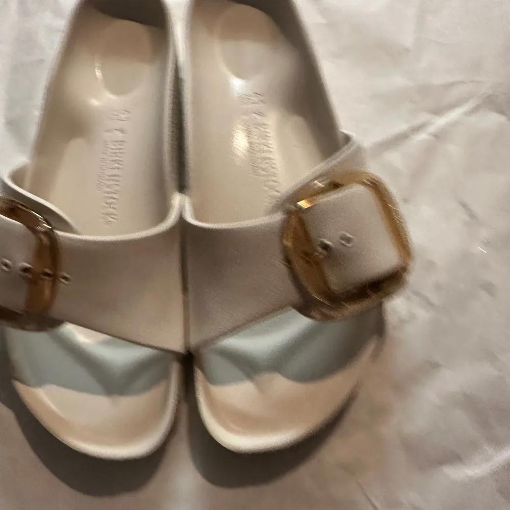Birkenstock White Sandals with Gold Buckle - Image 11