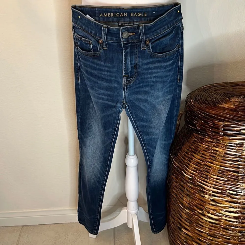 American Eagle size 28x28 Distressed jeans with stretch EUC - Image 2