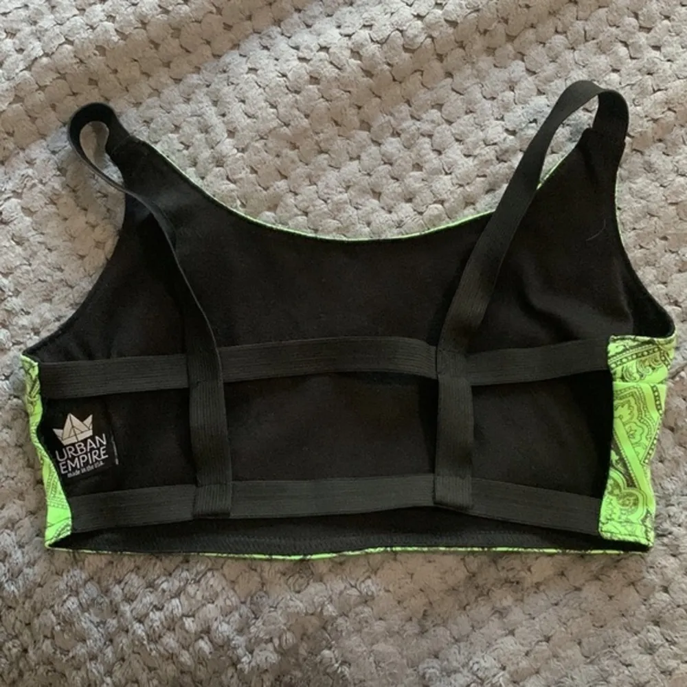 Women's Urban Empire Black & Neon Green Paisley Sports Bra Size XS EUC #4351 - Image 3