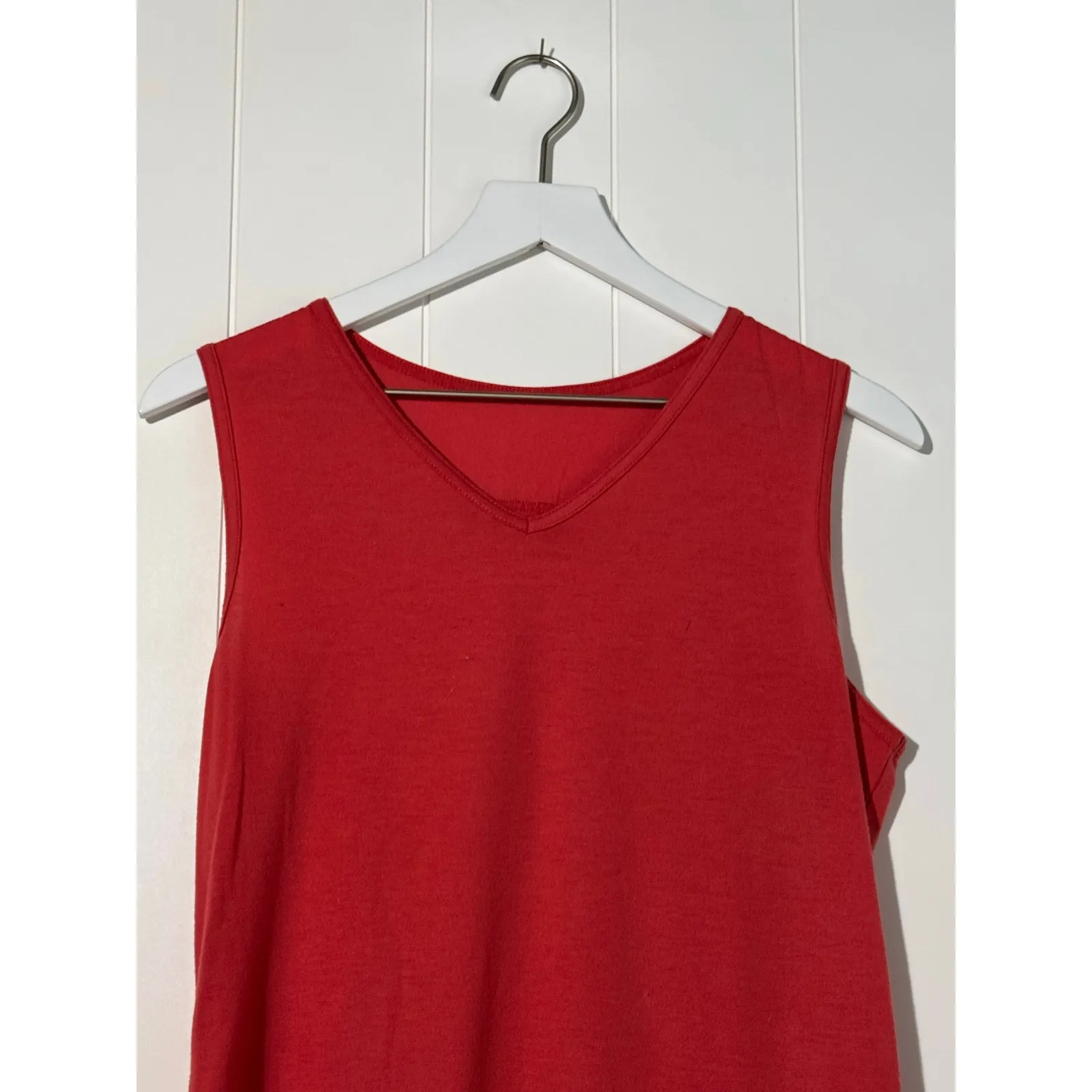 Merrell Shirt Sleeveless Lightweight Opti-Wick V-Neck Relaxed Coral Size Large - Image 4