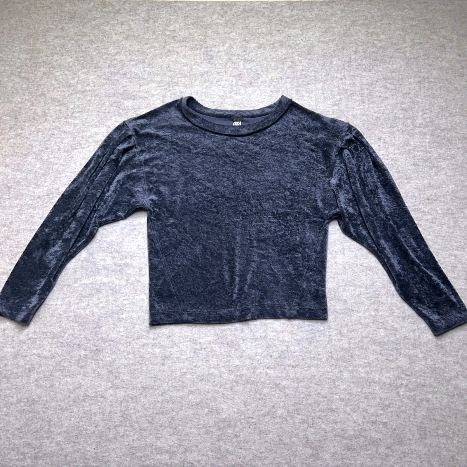 We The Free Crushed Velvet Top XS Long Sleeve Gray Casual Shirt EUC‎ - Image 2