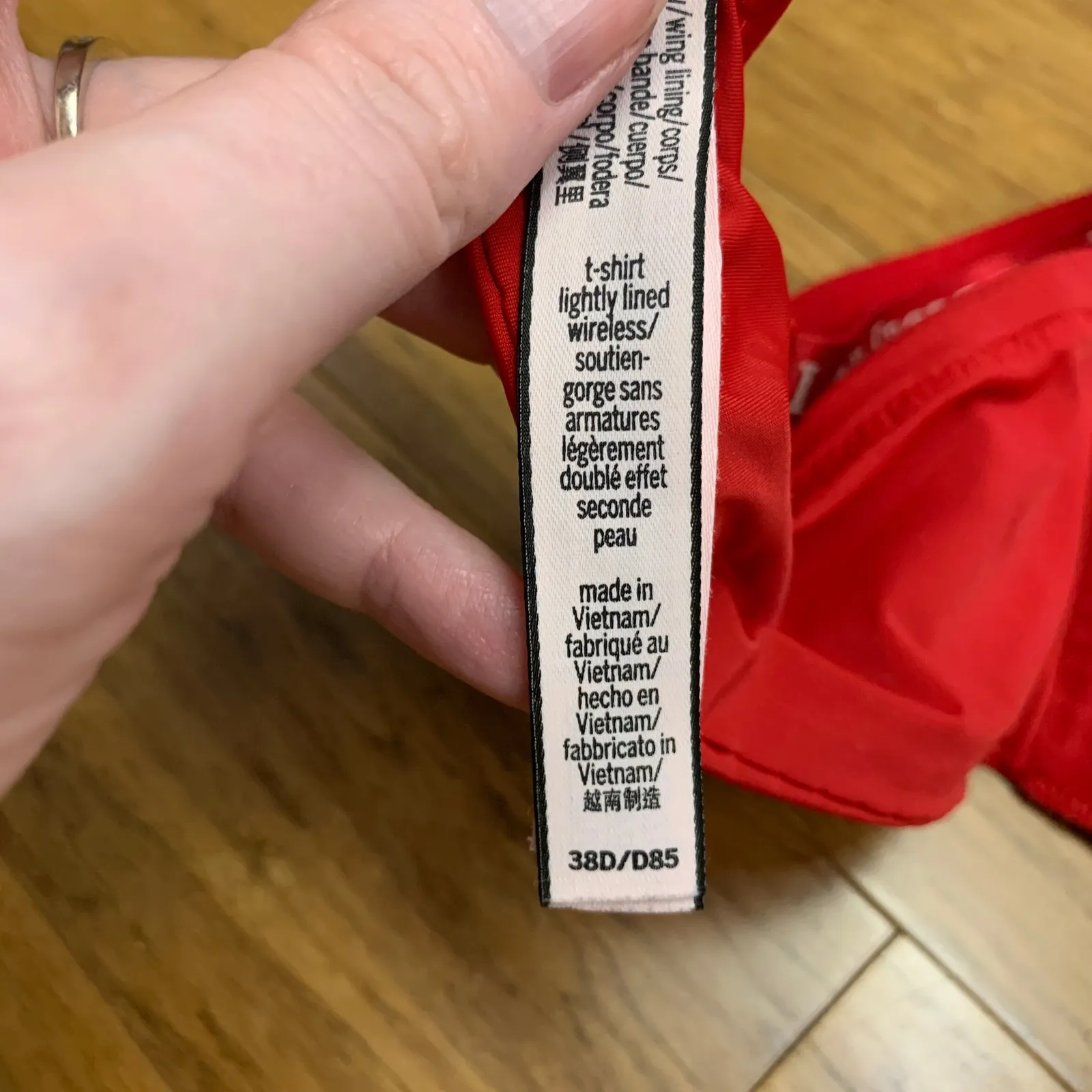 Victoria's‎ Secret T-Shirt Lightly Lined Wireless Bra Red Size 38D Logo Straps - Image 5