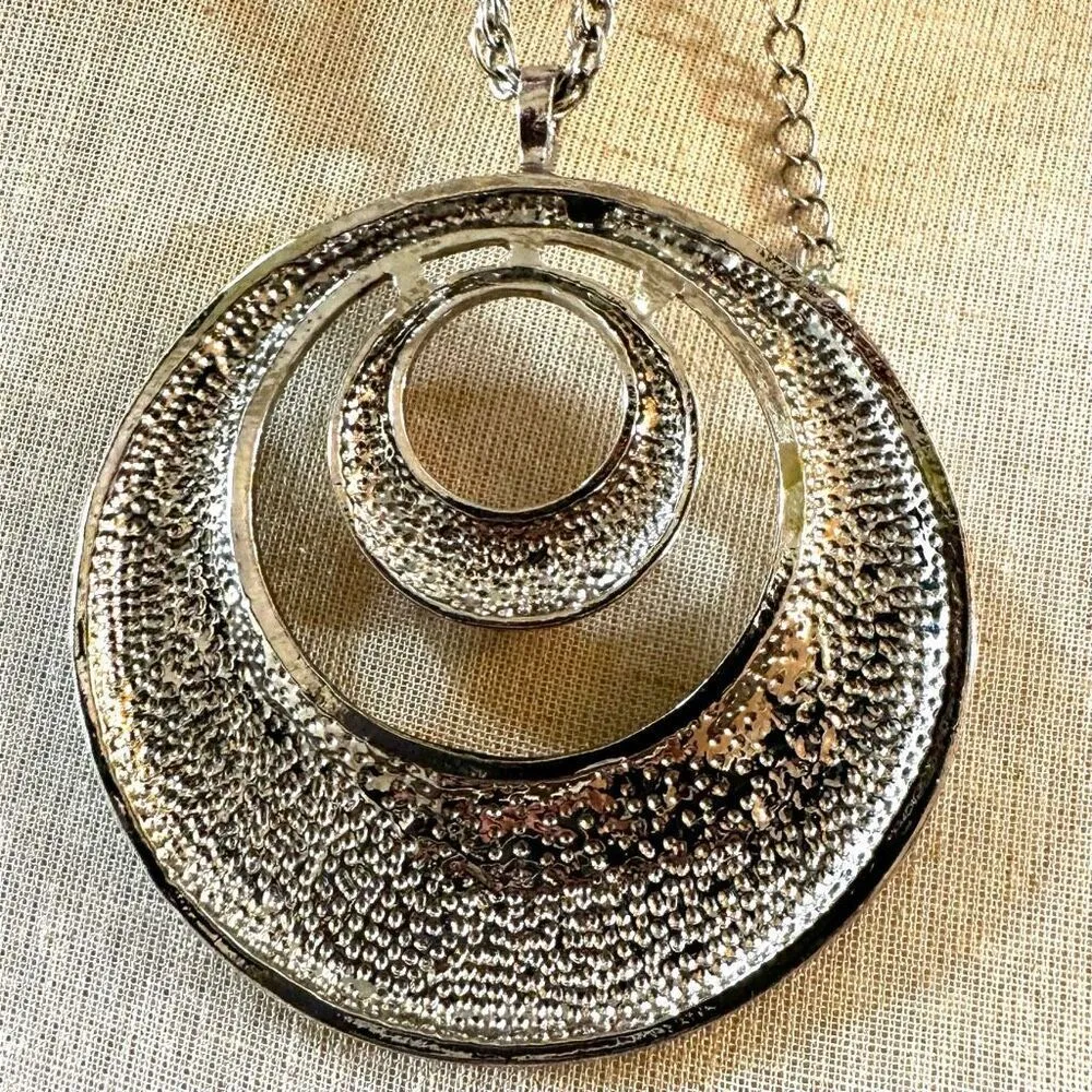 Green and orange circle pendant necklace - Image 4