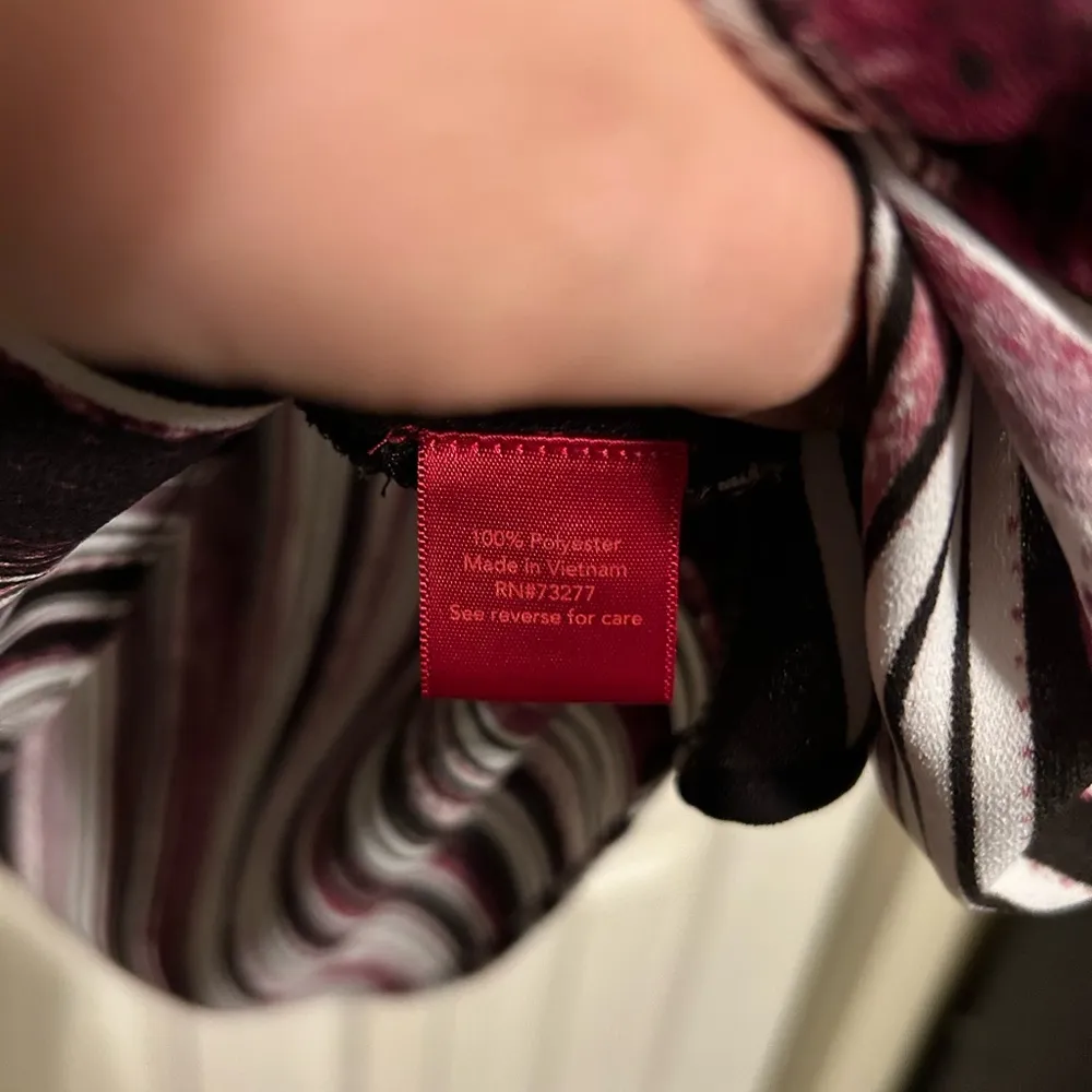 Jennifer Lopez Striped Purple Print V Neck Blouse size M - Image 6