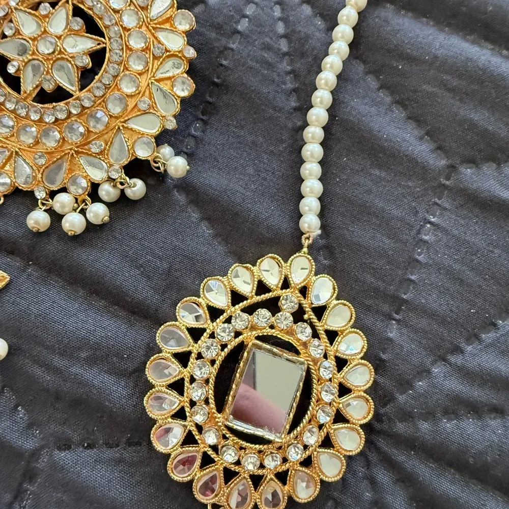 Indian Pakistani Gold and Pearl Jewelry Set - Image 3