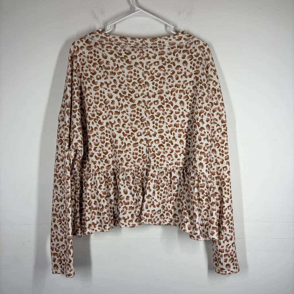 Pink Lily Leopard Waffle Knit Top Size Medium - Image 2