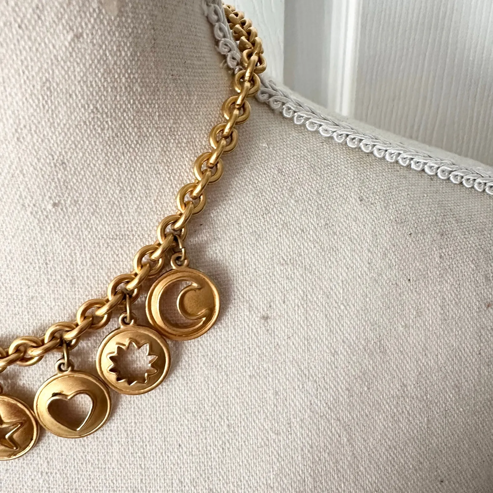 Anne Klein Vintage 80s Gold Tone Celestial Carved Medallion Charm Necklace RARE - Image 2