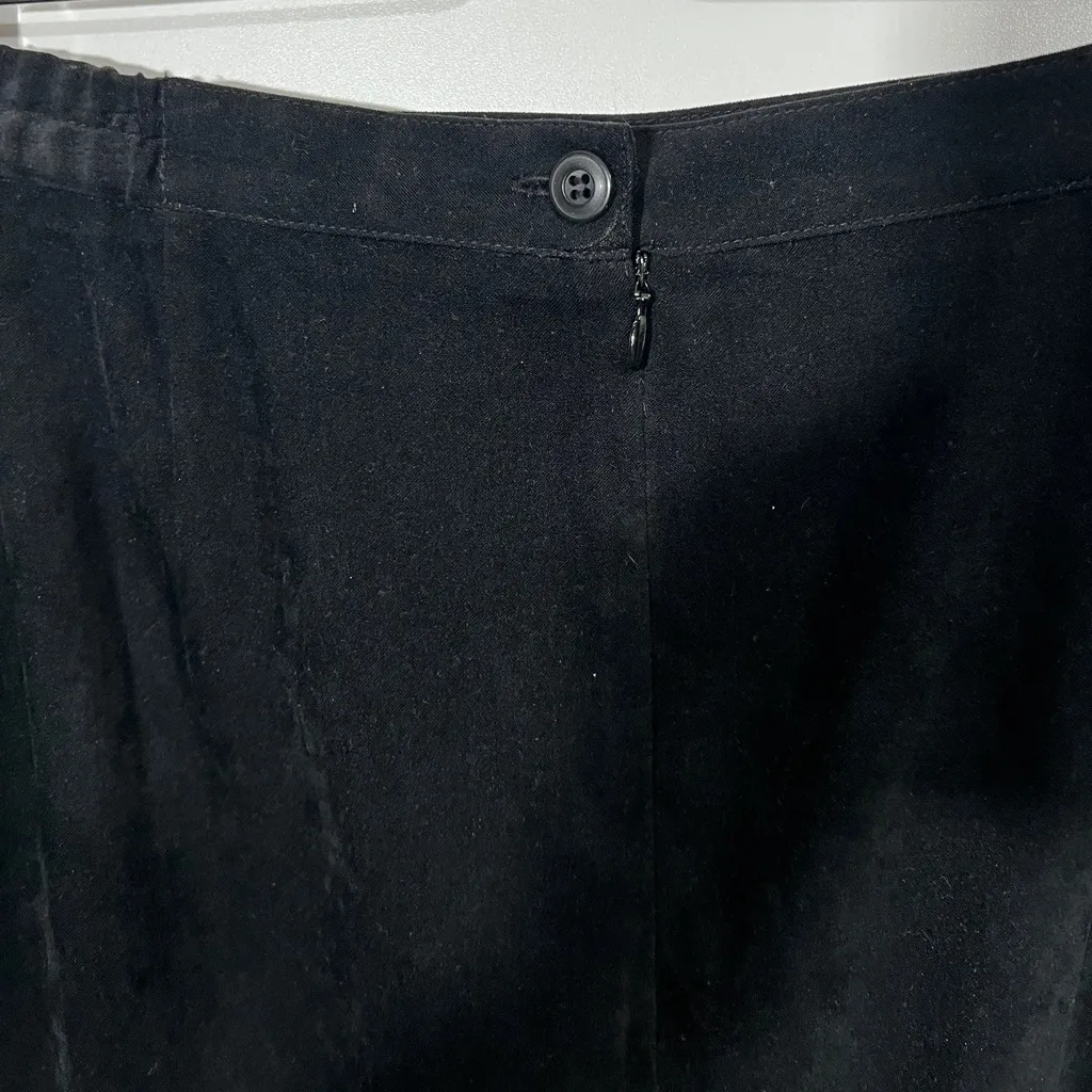 Vintage Faux Suede Skirt with Back Slit in Black Sz 12 Zip Button Closure - Image 4