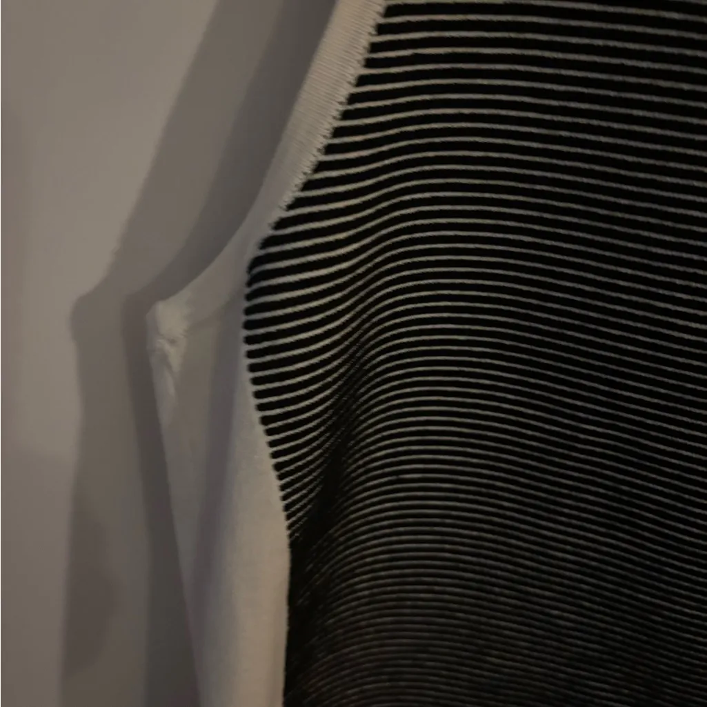 Carlisle Black  white‎ silk cotton sleeveless top. Size large - Image 4