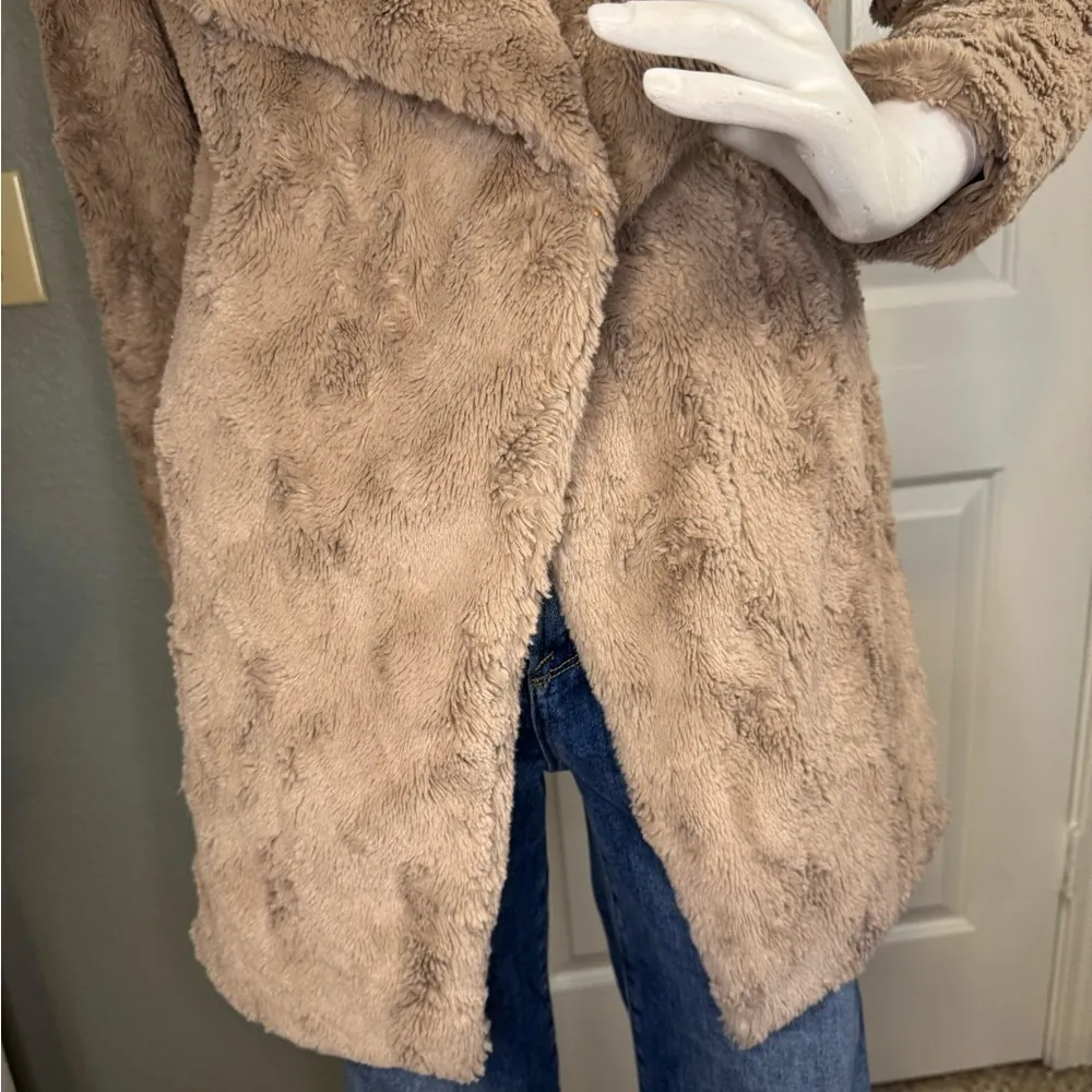 BB Dakota Tucker Wubby Faux Fur Coat
BB Dakota by Steve Madden - Image 7