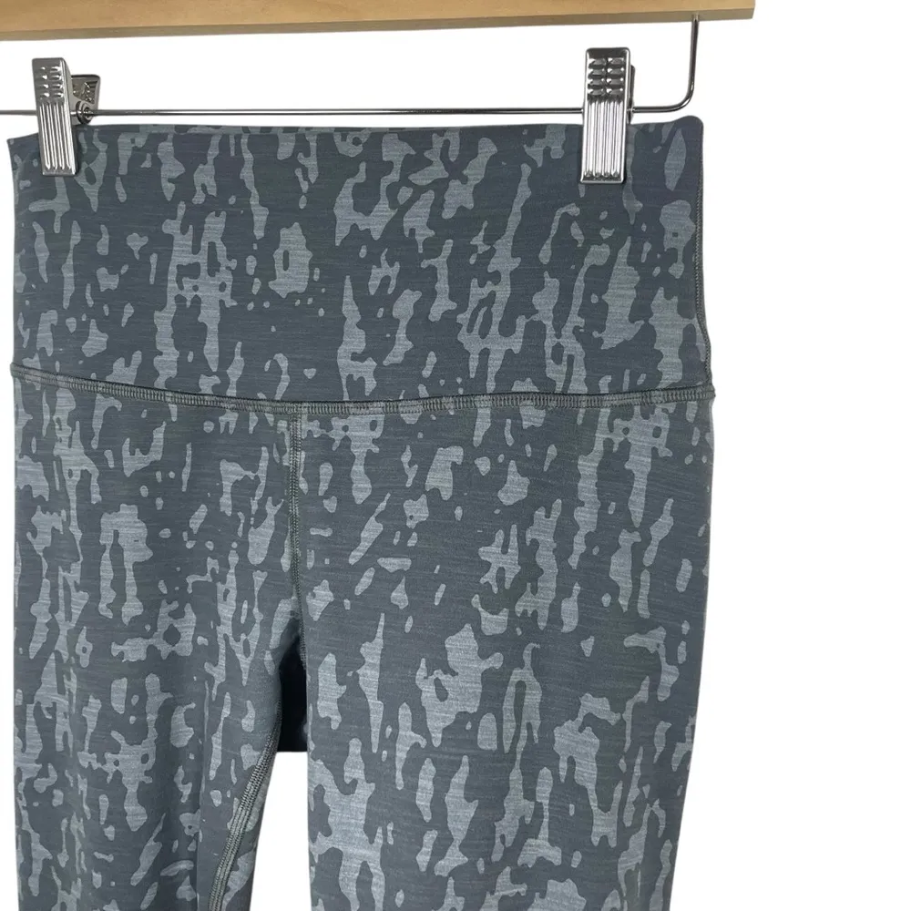Lululemon Wunder Train High-Rise Tight 25" in Grey Print Size 6 - Image 5
