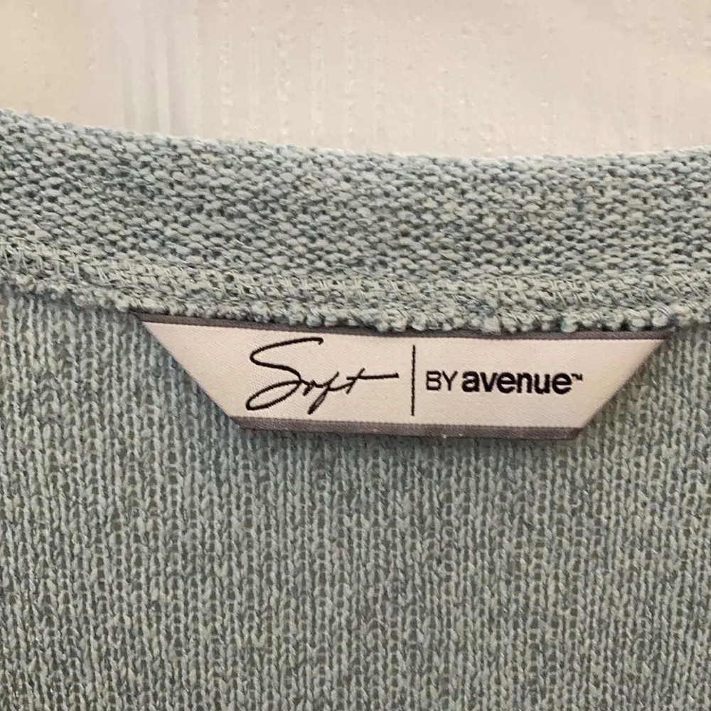 FINAL MARKDOWN Avenue deep v neck sweater 22/24 - Image 3