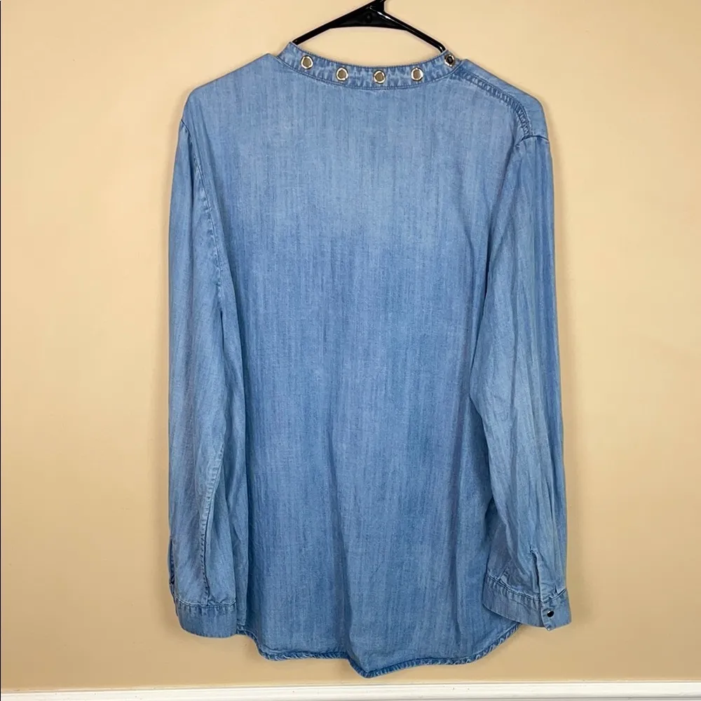Chico’s Women’ Blue Chambray Denim Grommet Quarter Button-Up Long Sleeve Shirt - Image 6