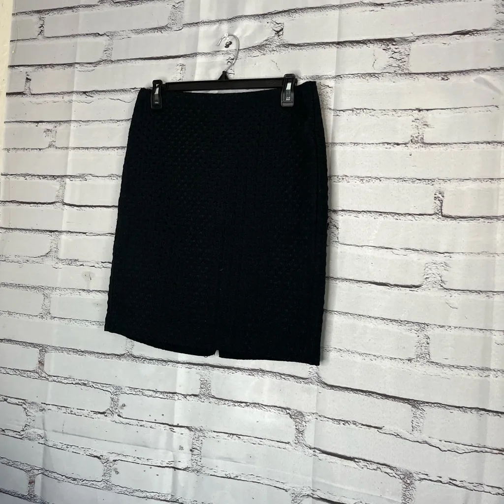 Banana Republic Black Pencil Skirt Knee-Length Workwear SZ 6 Preppy Embroidered - Image 7