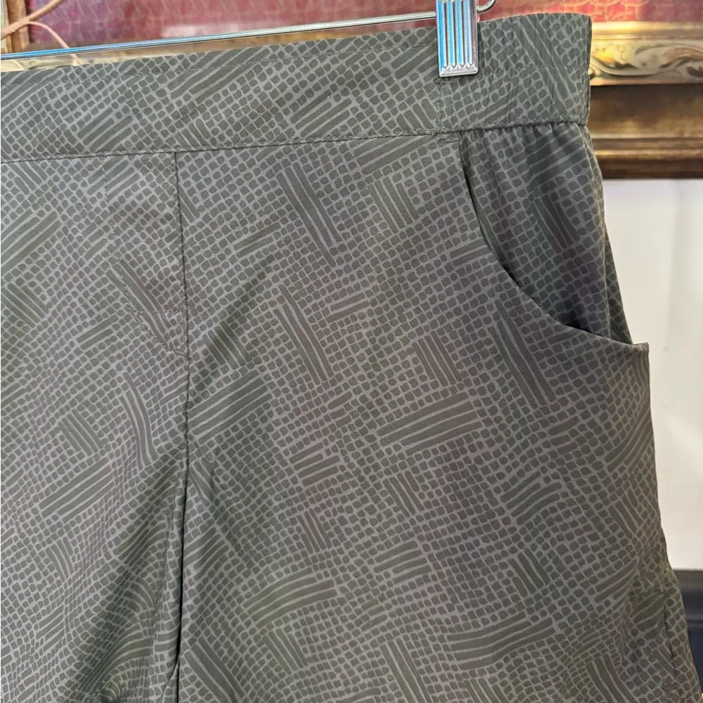 Toad & Co Jetlite Travel Pull On Shorts ~ Size Medium 💚🍄 Green - Image 2