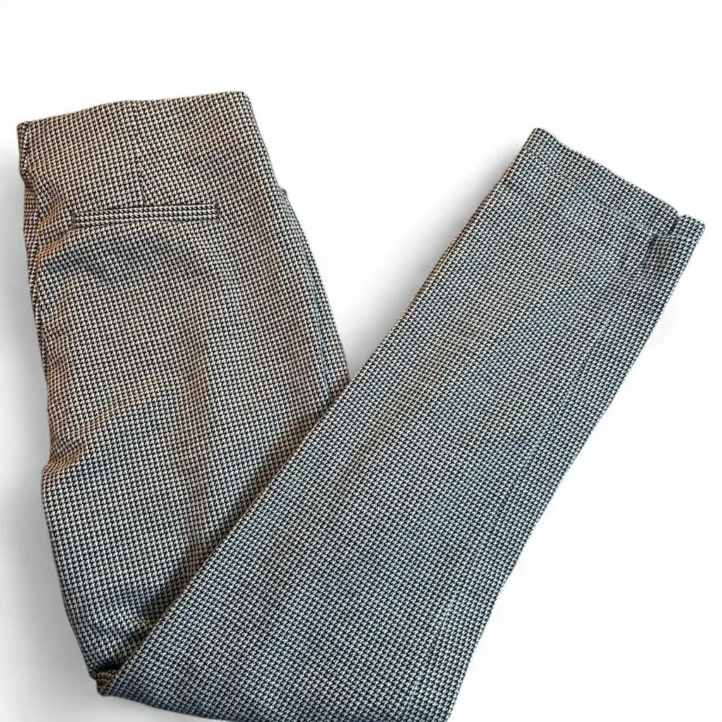 Crosby Dress Pants – Size Small
Classic black & white houndstooth 🖤🤍 - Image 5