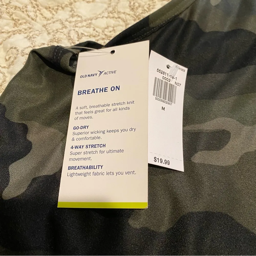 Old Navy NWT  Active Women’s Green Camouflage Tank Top Size Medium - Image 8