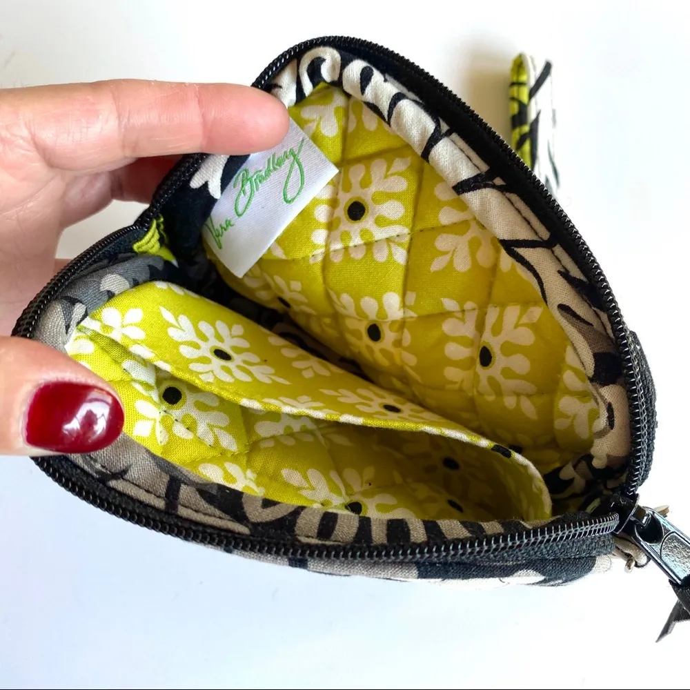 Like New Vera Bradley Zippered ID Holder/Wristlet - Image 3