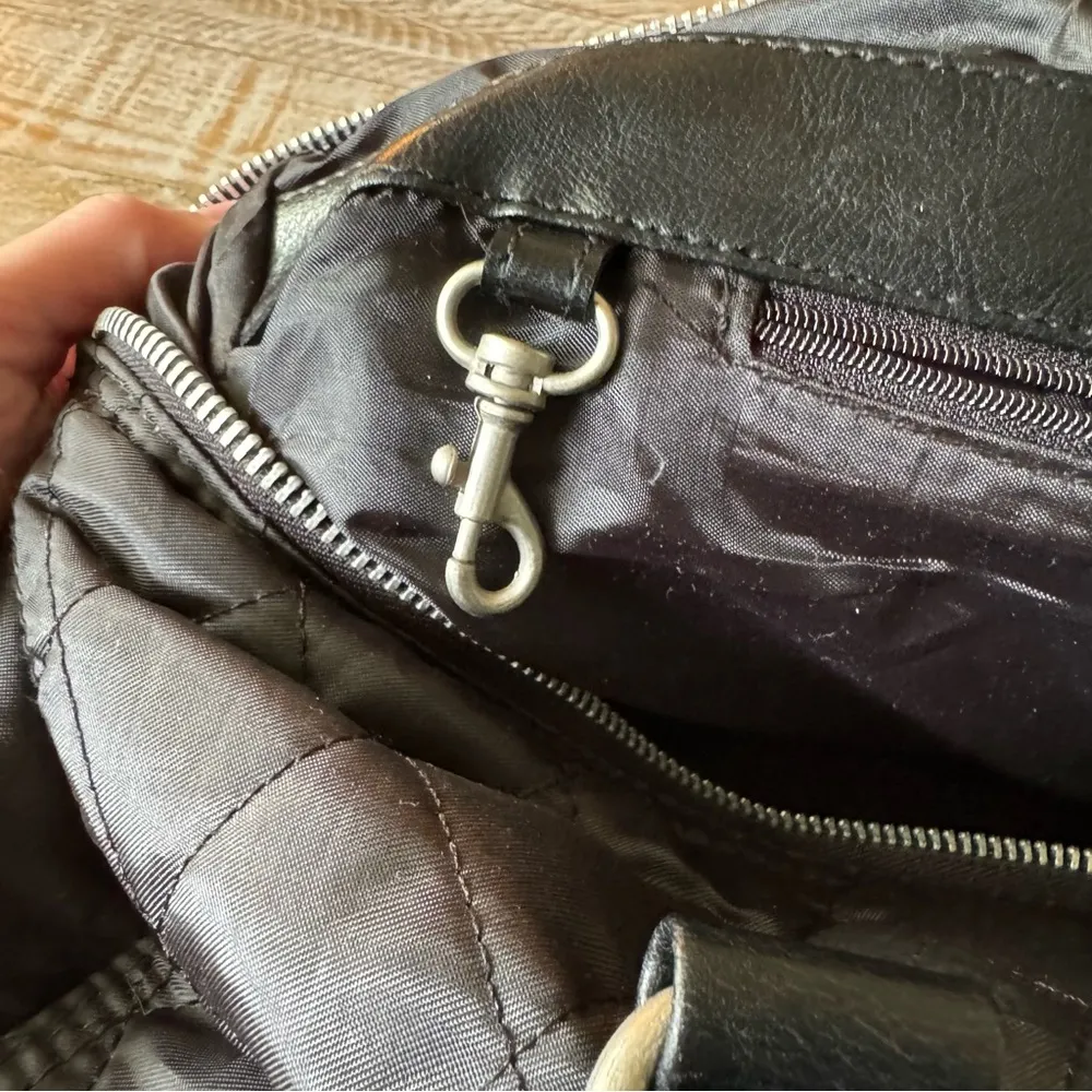 🖤Black Quilted Duffle Bag🖤 NWOT ✨plus freebie!! Black - Image 8