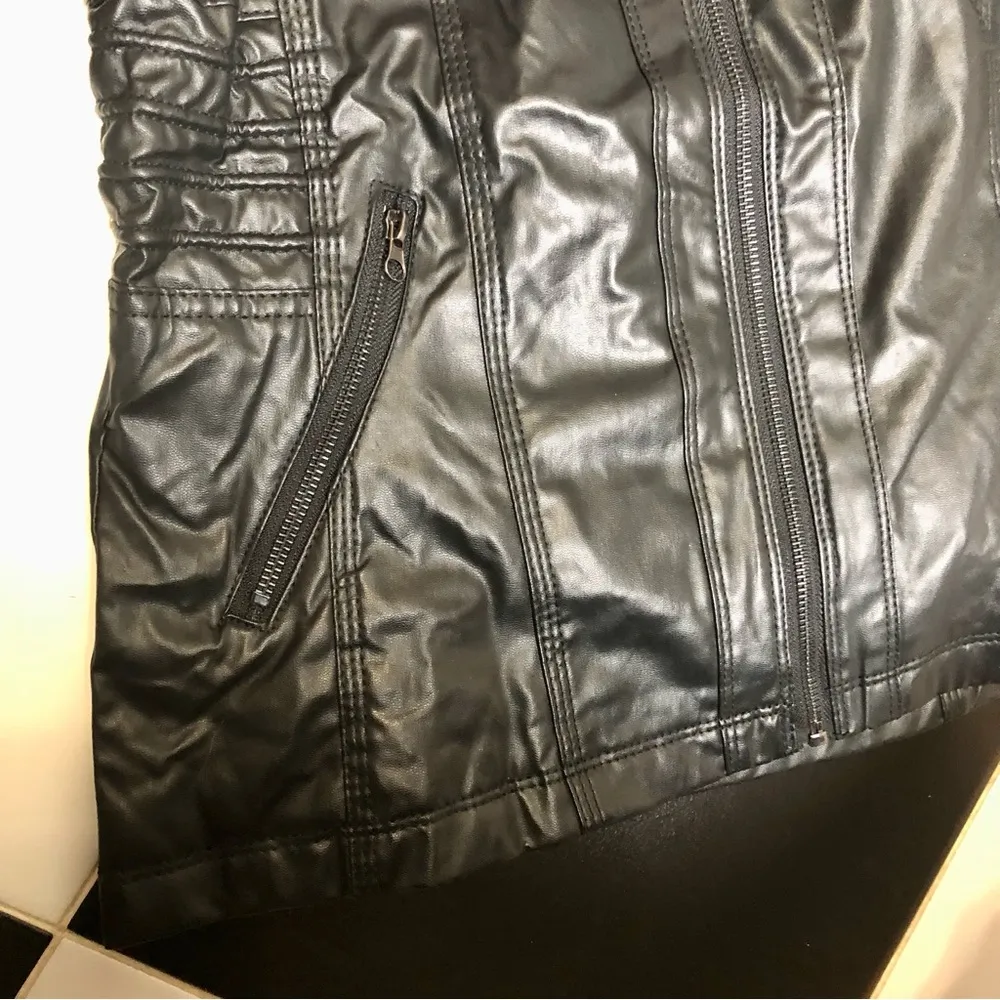 NWT Cinnie Black Faux Leather Hoodie Bomber Jacket Sweatshirt Layered Look sz L Size L - Image 5