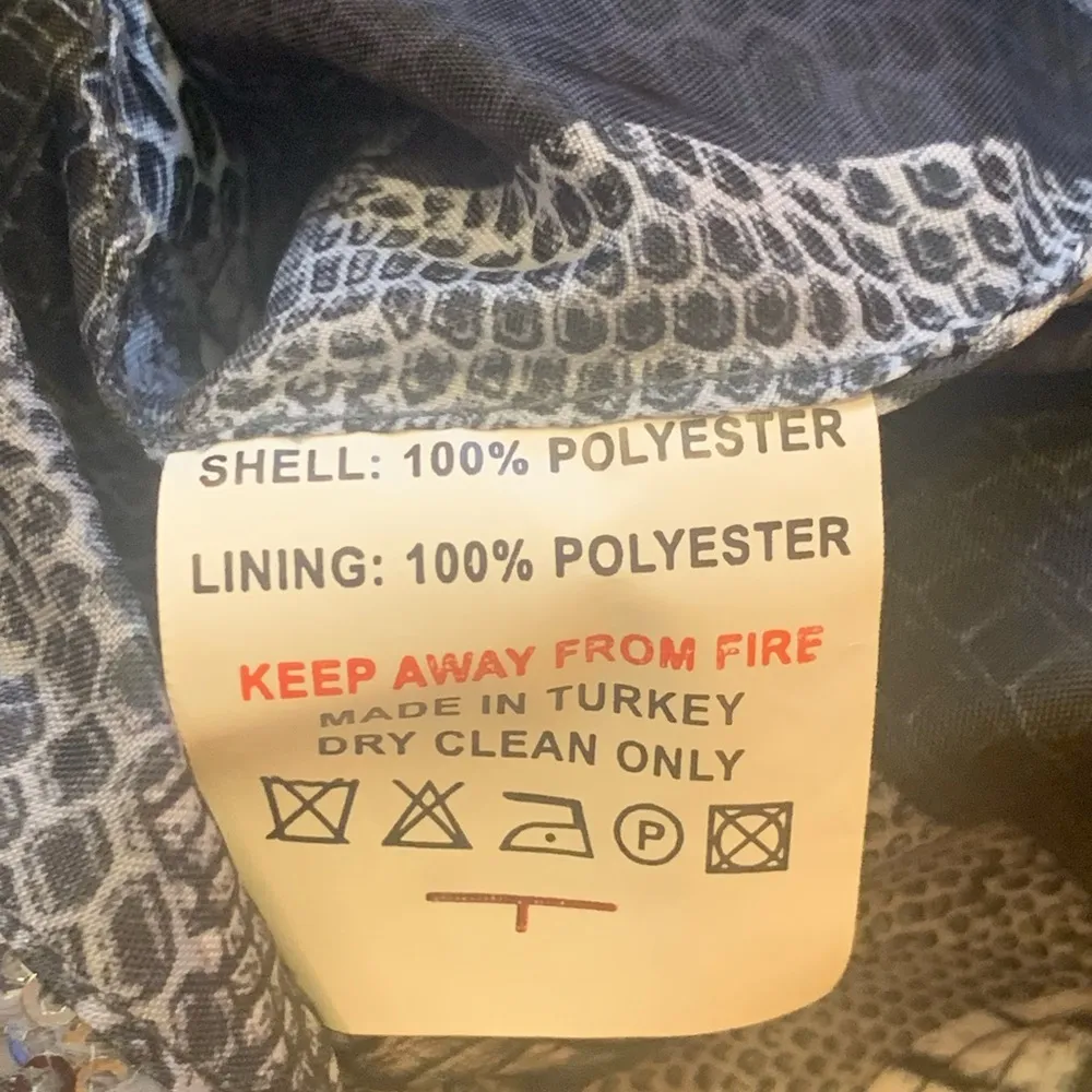 Isle apparel NWT jacket women’s medium grey faux fur sequins two hook cl… Gray - Image 4