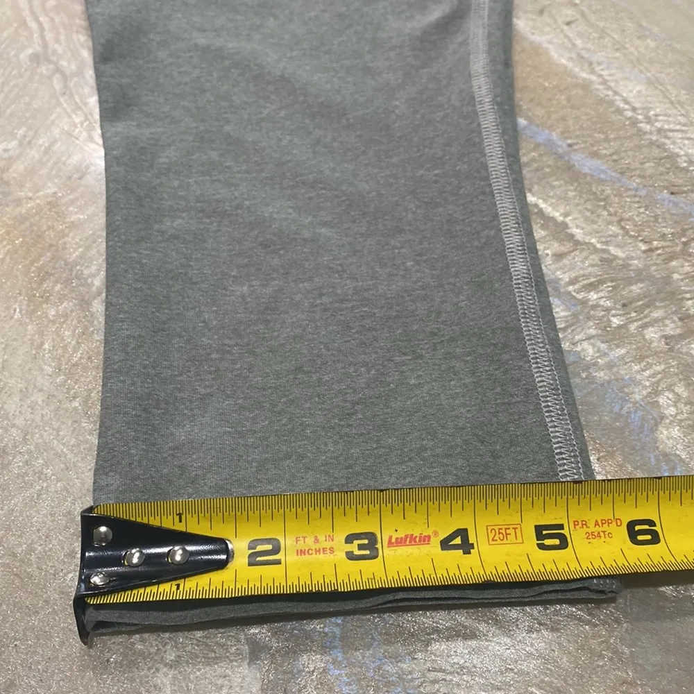 Nike Dri-Fit Women's Gray Capri Leggings - Image 4